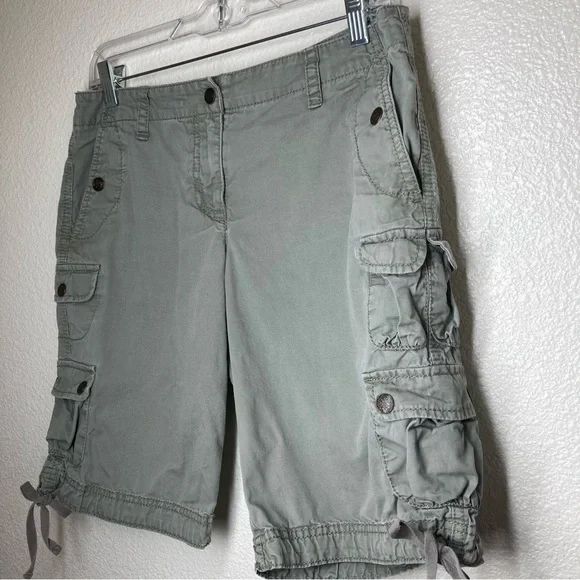 Ann Taylor Loft Cargo Shorts Size 4 Olive Green Cotton Baggy High Rise - Picture 4 of 13